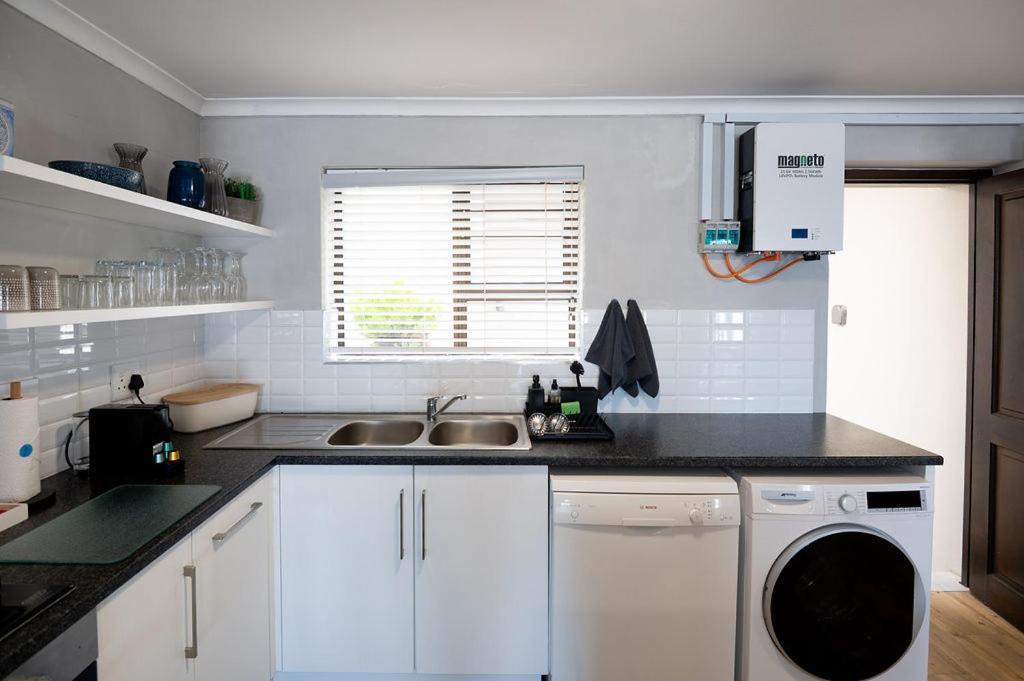 Picnic Rock Seaside Accommodation Keurboomstrand Ruang foto